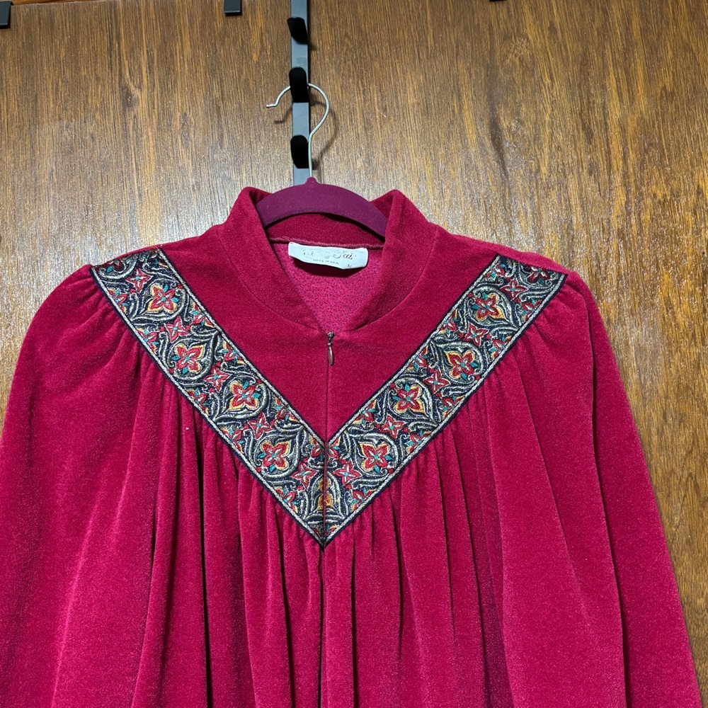 Vintage 70’s Vanity Fair Zip Burgundy Embroidered Ribbon  Size M